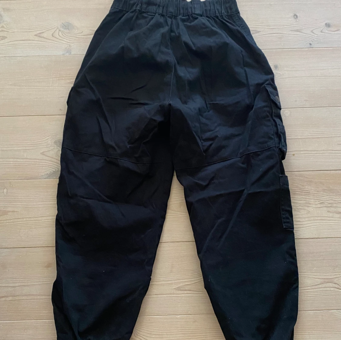 Svarta cargobyxor - 90