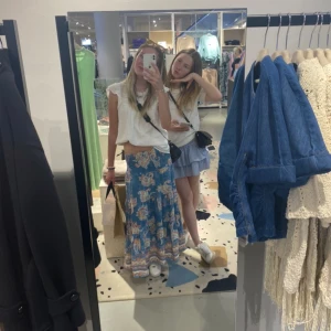 Långkjol - Jättefin långkjol från quinte som jag säljer för att den är lite kort på mig (173), använd 3 gånger, nypris 600kr