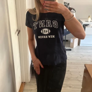 GANT T-shirt  - Den är använd fåtal gånger, har inga defekter alls🩷