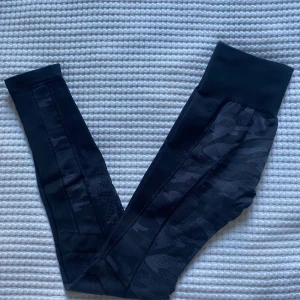 Ridtights  - Ridtights med kamouflage mönster strl S. Nypris 999kr. 200kr eller bud. 