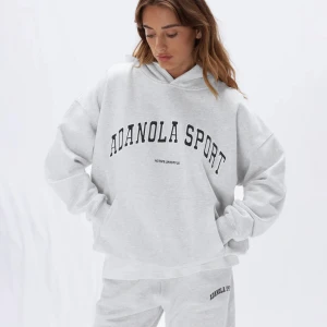 Hoodie från Adanola  - En oanvänd hoodie från Adanola, prislappen kvar. Storlek S