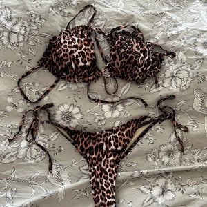 Leopardbikini - Leopardbikini från Shein i storlek M  Aldrig använd