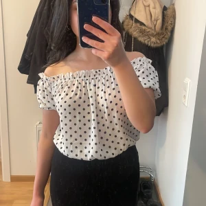 Off shoulder topp - Det är en body. Använd en gång. 