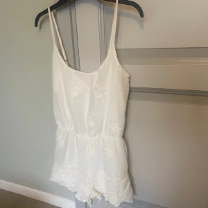 Vit byxdress - Vit byxdress