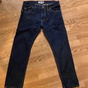 Quicksilver jeans i strl 34. Typ straight fit.