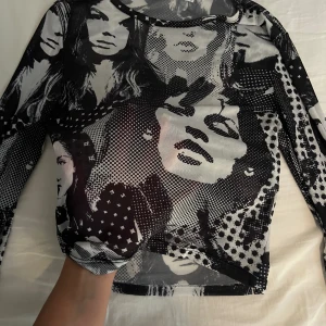 Mesh topp  - Mesh topp använd kanske 2-3 gånger så är i bra skick Om du vill ha fler/bättre bilder så är det bara att skriva ett meddelande så skickar jag gärna!