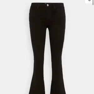 Svarta jätte snygga only jeans, inga hål eller slitage! Säljer pga används inte. Jag är ungefär 160 och de passar bra i längden