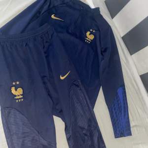 Snygg Frankrike fotbolls dress  Aldrig använd storlek m/s 