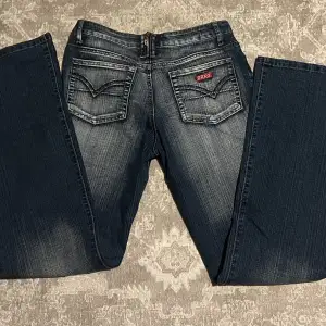Så snygga lågmidjade jeans, storleken är ”XL” men dom är inte sana i storleken och sitter som en S. Köparen står för frakten💗