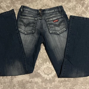 Lågmidjade jeans  - Så snygga lågmidjade jeans, storleken är ”XL” men dom är inte sana i storleken och sitter som en S. Köparen står för frakten💗