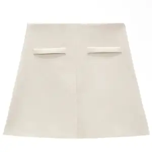 Säljer denna söta kjol från zara då den inte kommer till användning. Aldrig använd. Pris kan diskuteras 
