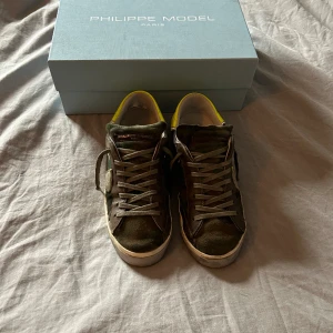 Philippe model  - Säljer dessa riktig Snygga Philippe model skorna, skick 7/10. Ny pris 4200 säljer dessa 1500