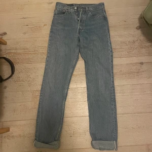 Vintage Levis jeans - Ett par supersnygga vintage Levis jeans🤩De är i mycket bra skick. Köparen står för frakt.