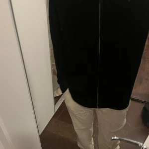 Velour mocka jacka. Höst/vår - Vill minnas att jag köpte den på rea för runt 1500kr. Bra skick, använda 1-3 gånger.