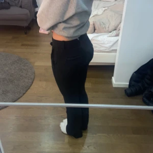 Massimodutti kostym byxor  - Skit snygga kostym byxor som inte kom till användning längre , super super fin passform , orginal pris 800