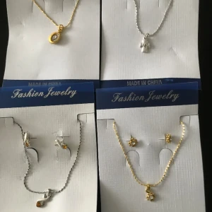 Ett Vackert Strass Halsband Set - Halsbandca 42.00 cm  Passar barn och kvinna i S stlk  75kr/set 