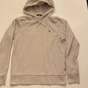 Jack&Jones huvtröja  - Fint skick Storlek S Liten luva, snyggast hängande 