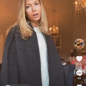 Zara jacka  - Intressekoll på min så fina jacka från zara som blivit ganska populär!!! Den är använd typ 3 gånger 💕