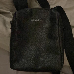 Calvin klein Axelväska - Använd 1 gång utomlands