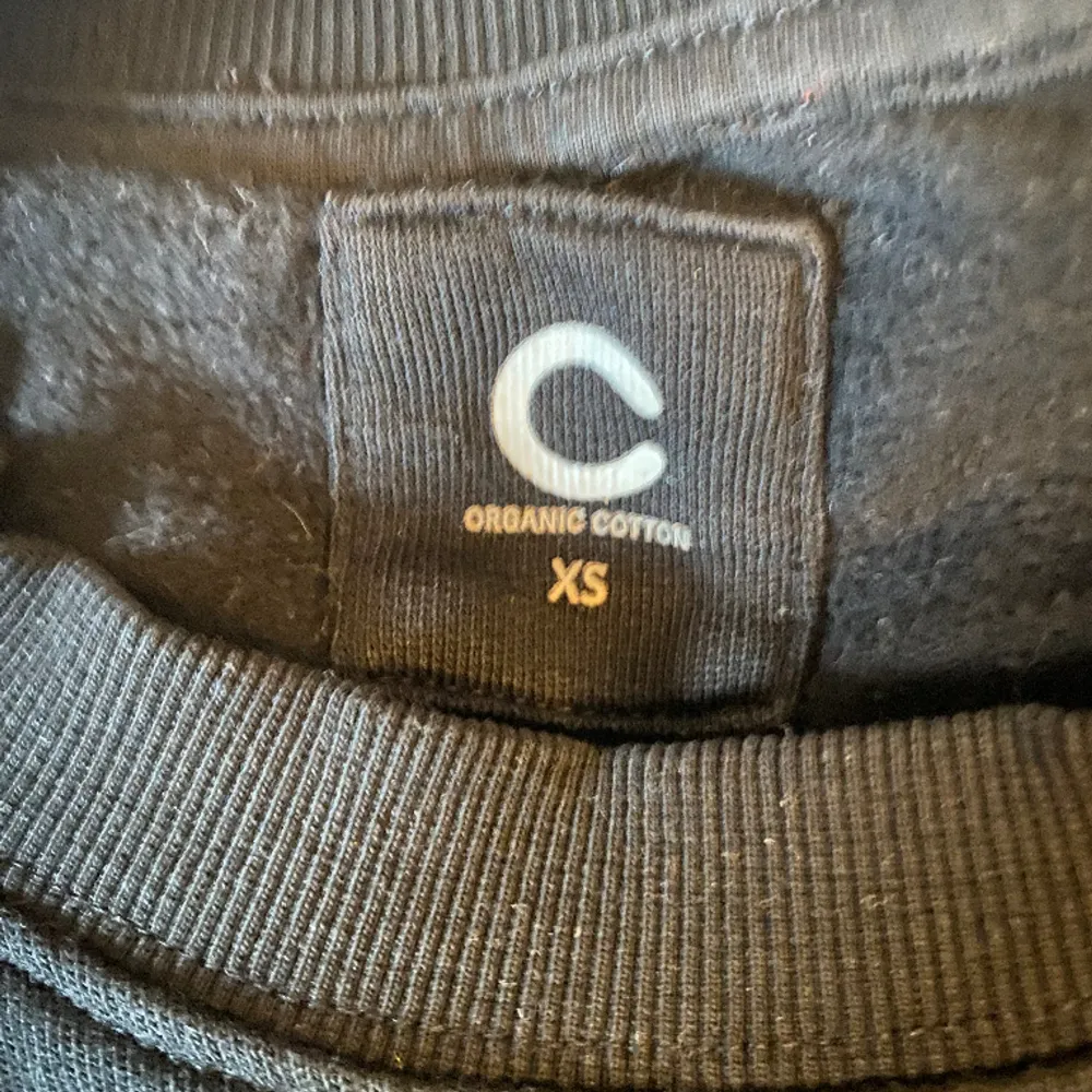 Skön svart tröja från Cubus i storlek XS, bra skick och använd några fåtal gånger! Kontakta vid intresse eller funderingar! . Tröjor & Koftor.