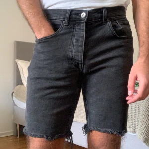 Gråa shorts - Jag är 177 cm lång 68 kg Finns att hämtas på Skanstull 