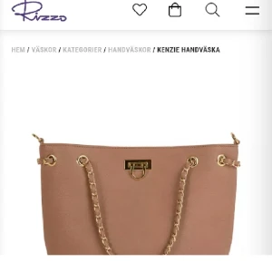 Väska - Fick i present men inte riktig min stil så den är helt ny aldrig använd  Nypris 599