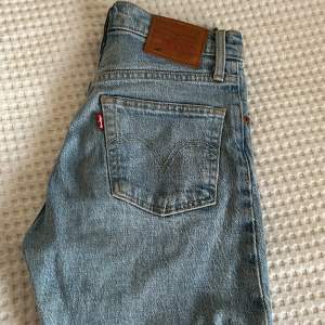 Ett par Levis jeans 501 i storlek w23L26.  Säljer då de inte används. Köpta för 1100kr