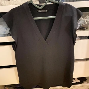 Blus  - Säljer denna fina blus då den inte kommer till användning. 