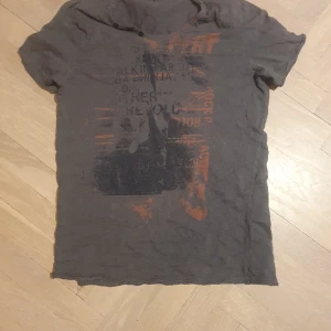 Y2k tröja - Denna tröja passar S/M. Jag har aldrig andvänt den så i ny skick. Dma om du har frågor och priset kan diskuteras 😊