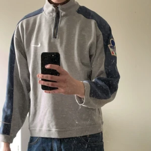 Nike Italy halfzip vintage - Nike vintage Italy halfzip,storlek S men, Bra kvalite, inga fläckar eller hål, köpt i Italien, passar bra till dig som är 170-183 ungefär 