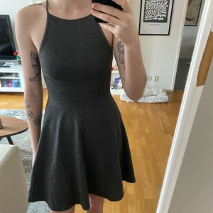 Klänning  - Fin sommarklänning, hittar ej lapp med storlek men tror det är xs/s