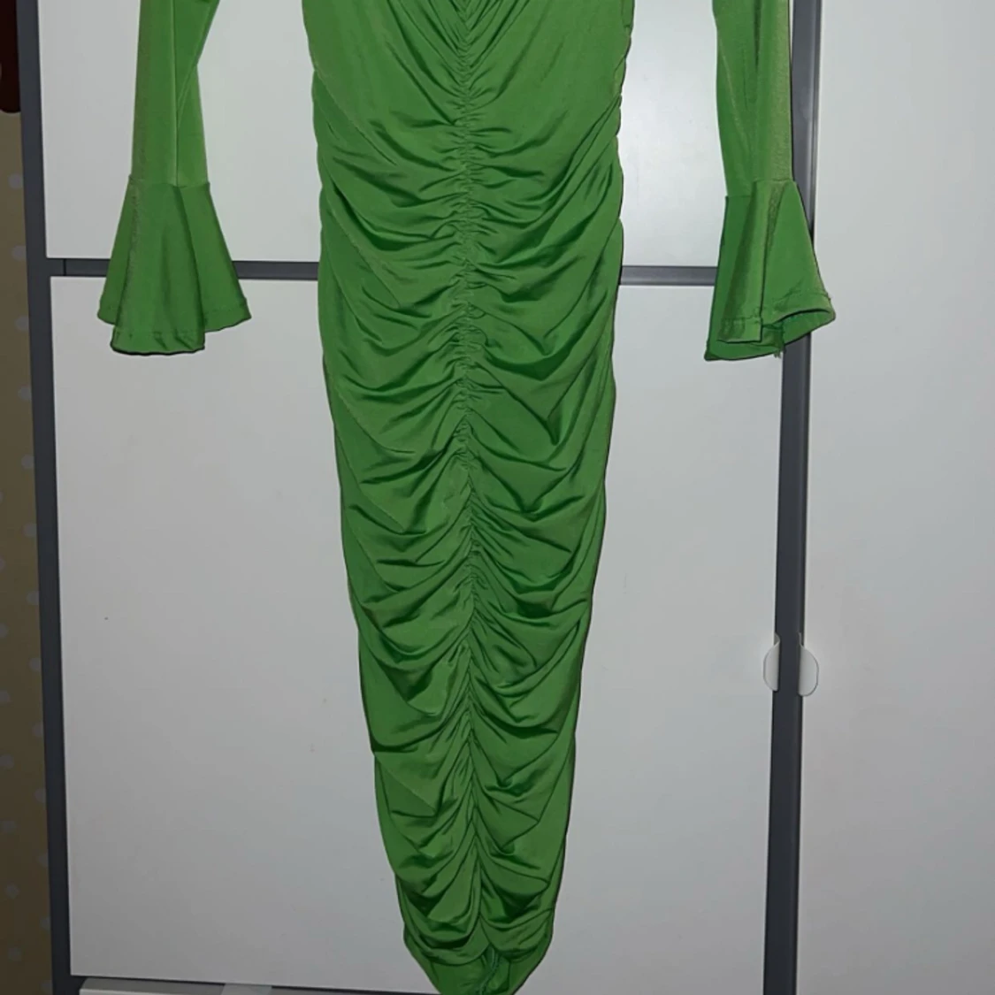 Off Shoulder V-Ringad Rynkad Lång Klänning - 90