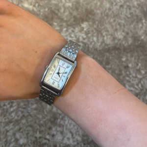 klocka  - assss snygg klocka😍😍säljer pågrund av att jag har bytt till guld smycken😊pris kan diskuteras