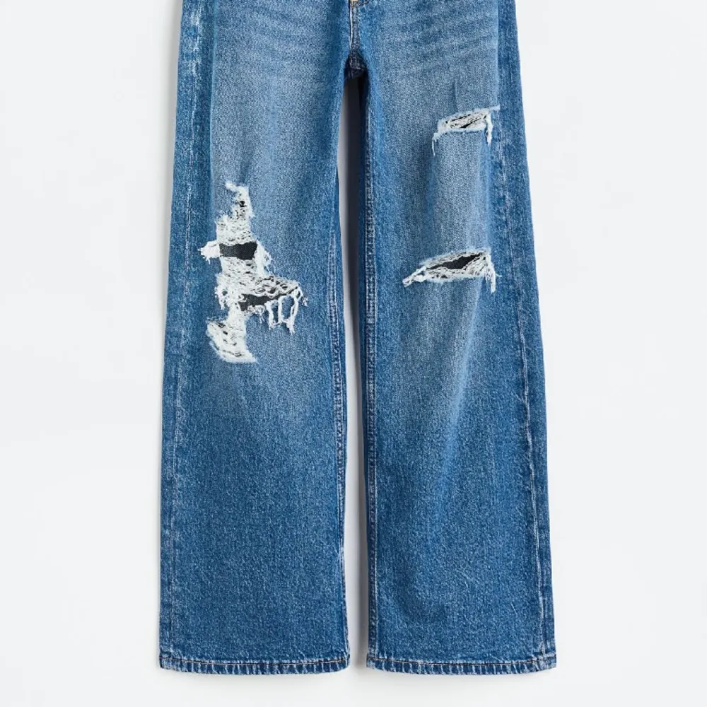 Oanvända vida jeans från h&m barnavdelning. Storlek 164. . Jeans & Byxor.