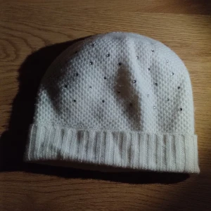 Mössa med paljetter  - Tunn mössa med paljetter perfekt för våren