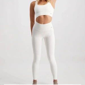 Off-White Ribbed Seamless Tights - Aim’n tights som är i samma skick som nya!  Nypris 599kr 