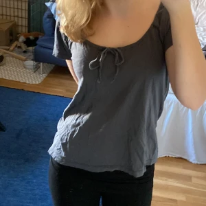 Odd Molly topp - Jätte söt grå topp från odd molly! Toppen skick!