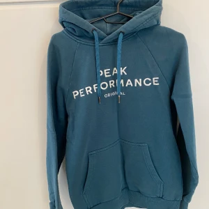Peak Performance Hoodie - Storlek S, bra skick