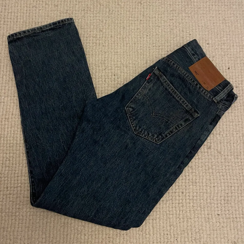 Hej! Säljer nu dessa super snygga Levis 501. Superfint skick! . Jeans & Byxor.