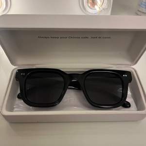 Såå fina solglasögon från chimi i strl 04 medium svart. Köpte dem förra sommaren men är i nyskick då de tyvärr inte har kommit till någon användning💕Priset kan diskuteras😊