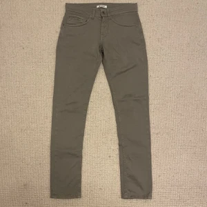 Dondup jeans  - Hej! Säljer dessa super snygga dondup jeans. Superfint skick! Storlek 30