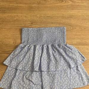 Fin sommar kjol, kommer inte ihåg vart den kommer ifrån men har nästan alldrig använt.