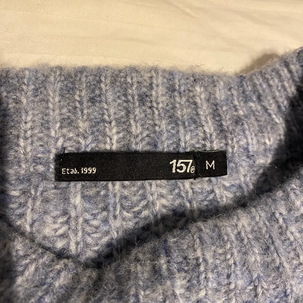 Jättefin blå stickad tröja från lager 157 i strl M, men passar även mig som vanligtvis har xs/s💓 Sista bilden lånad från deras hemsida💓 Skriv privat för fler bilder💗Aldrig använd🩷 . Tröjor & Koftor.