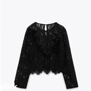 Fin blus - Jätte fin blis som inte kommer till andvänding ❣️storlek M men passar S/xs TRYCK INTE PÅ ” KÖP NU”