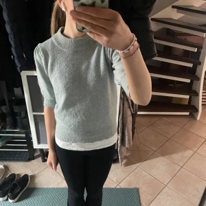 Stickad  - Fin stickad tröja från Zalando💞Använd men inga defekter💞 Passar mig perfekt som är 165 men kommer ej till användning❤️ Bara att skriva vid frågor eller fler bilder❤️