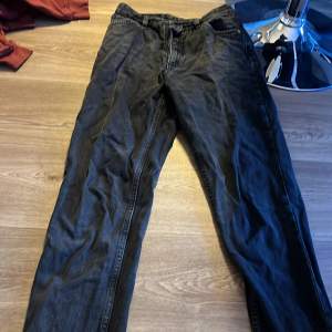 Fina jeans  Från monki  Stolek 26 Använda  