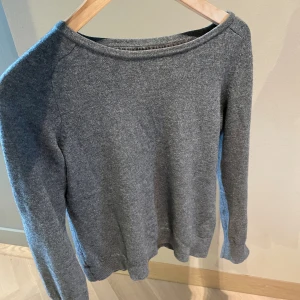 Kashmir tröja - Storlek L men har vanligtvis storlek S och sitter fortfarande jättebra, 