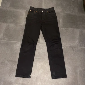 Levis 501 - Säljer nu ett par Levis 501 då dom är försmå skick typ 7/10 