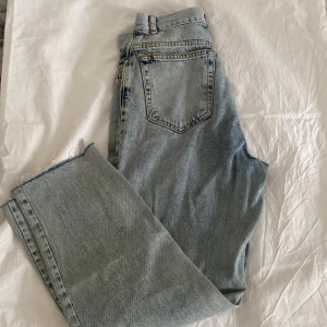Jeans - New denim jeans, i storlek xs men ganska lösa i passformen. Köpta på bikbok💞 
