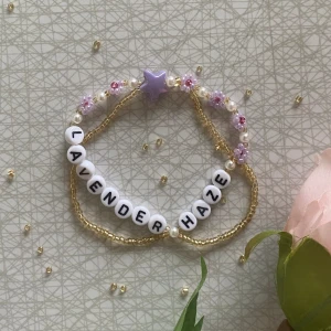 Taylor Swift Armband Lavender Haze - ⭐️ Elastisk tråd, ca 16 cm innerkrets, kan göra nytt efter din storlek ⭐️    ⭐️ Extrapris om du köper fler än 2, skriv till mig innan köp för samfrakt ⭐️     ⭐️Kan även göra beställningar!⭐️